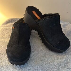 Rocket dog women platform comfort shearing clog mule. Size 7, black.New w/o box